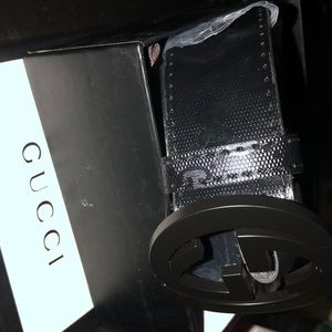 All black Gucci belt. Never worn not even once.